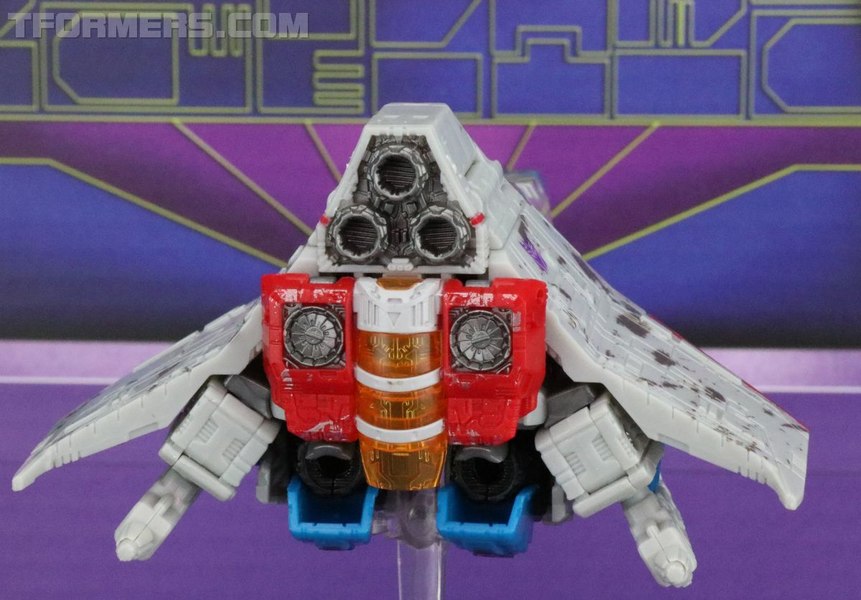 Review Siege War For Cybertron Trilogy Starscream Voyager  (42 of 52)